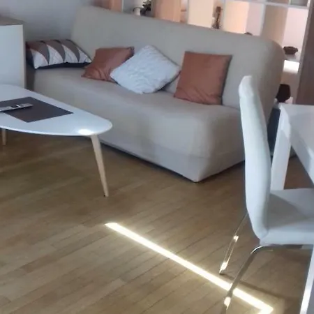 Priska - Blue Garden Apartment *